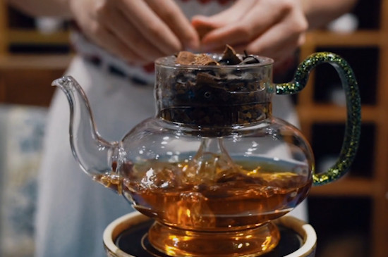 陈皮白茶是什么茶：属于风味茶饮（原料是陈皮和白茶）