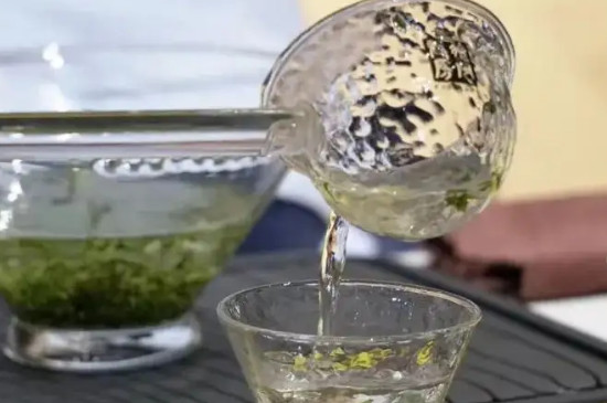 绿茶的茶具和冲泡方法（绿茶的正确泡法和茶具）