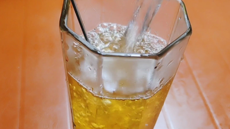 泡柠檬水用温开水